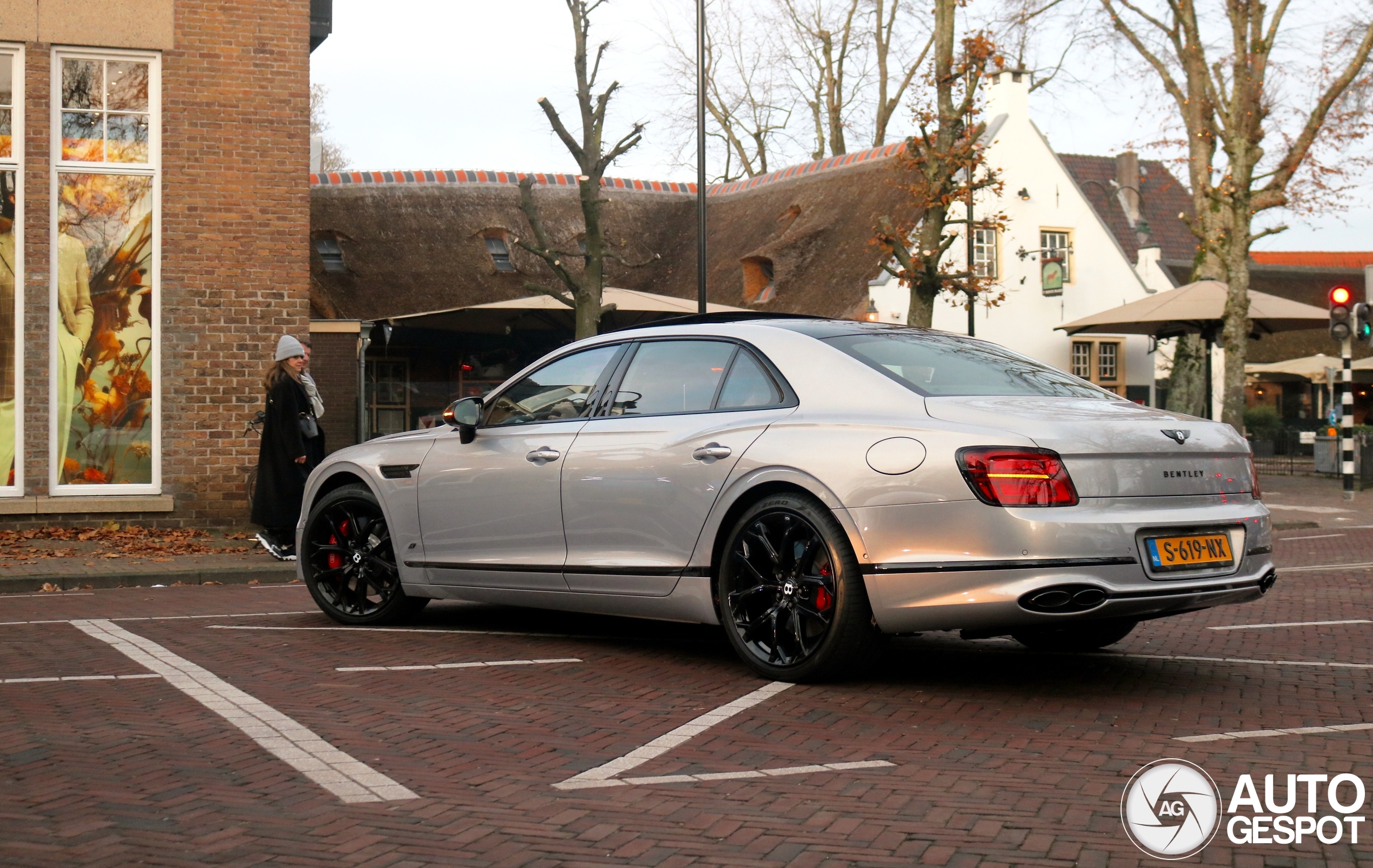 Bentley Flying Spur Hybrid S