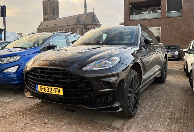 Aston Martin DBX707