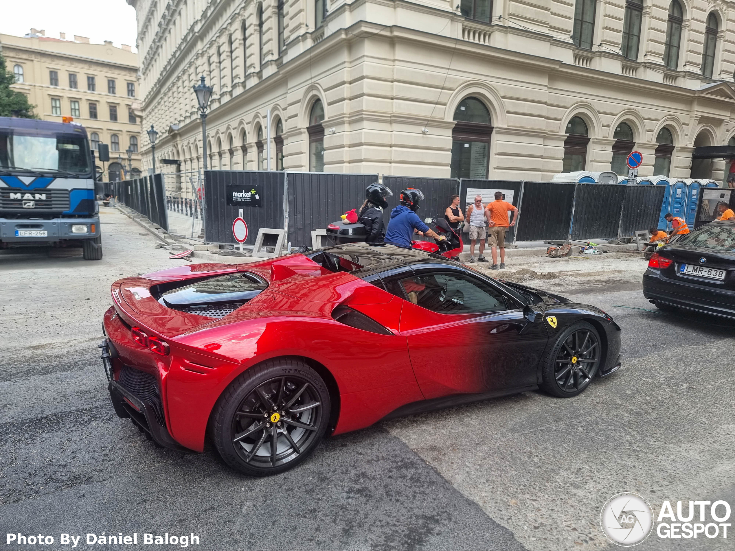 Ferrari SF90 Spider heeft bijzonder kleurverloop