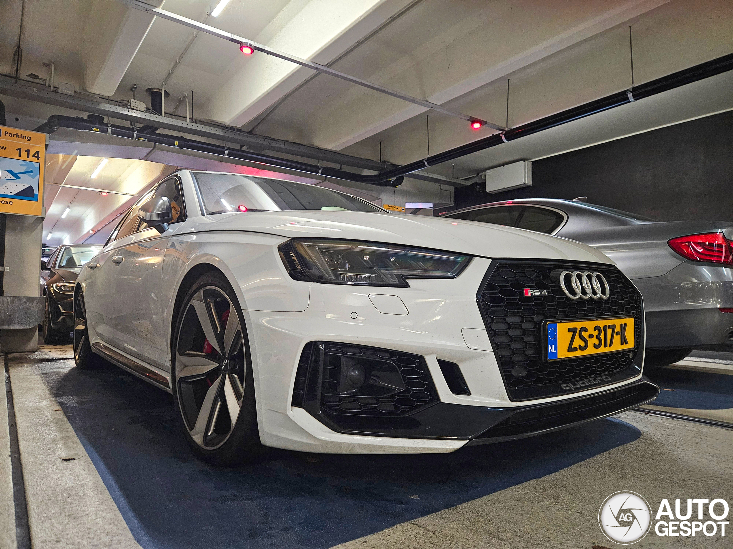 Audi RS4 Avant B9