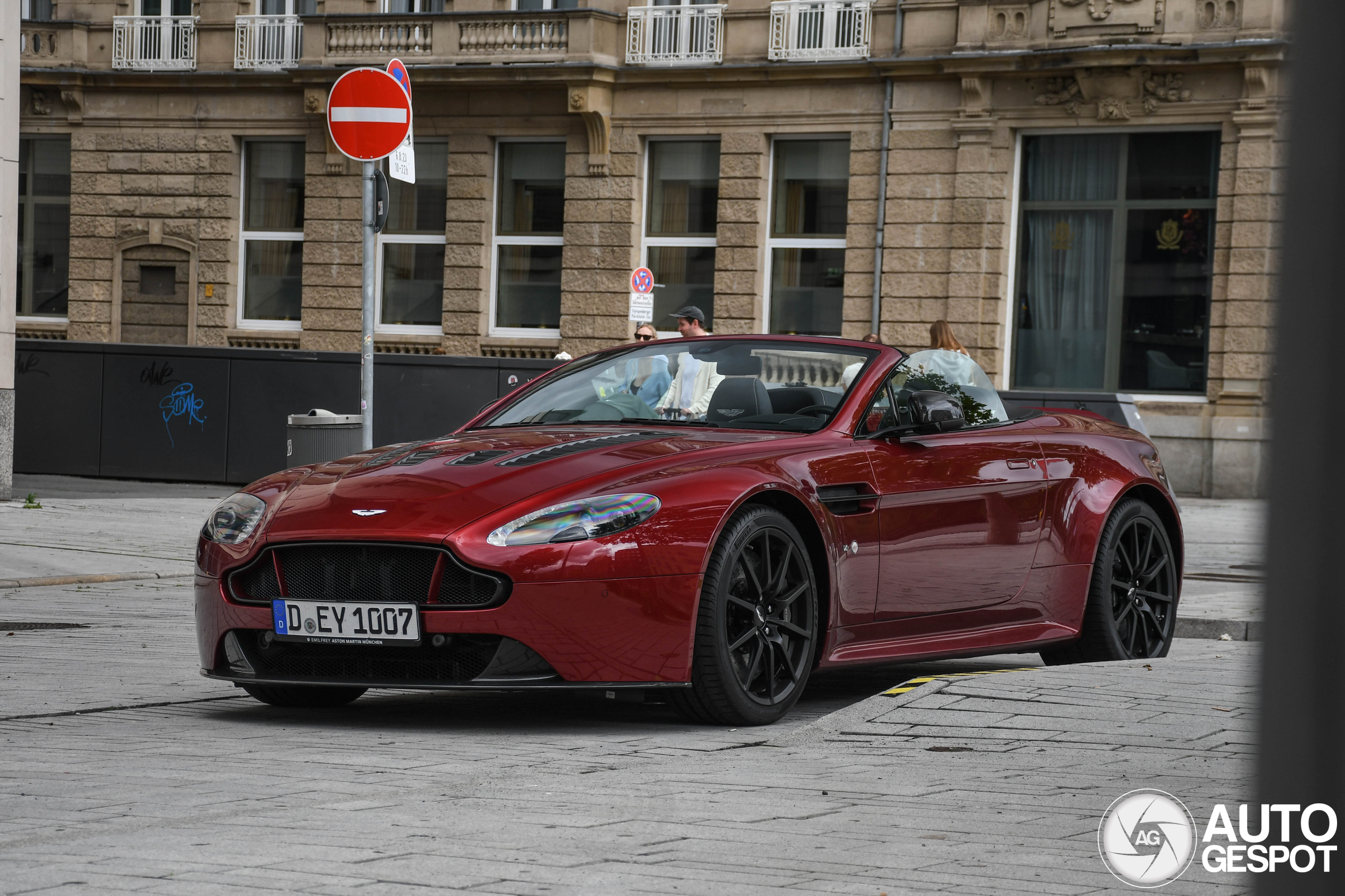 Aston Martin V12 Vantage S Roadster