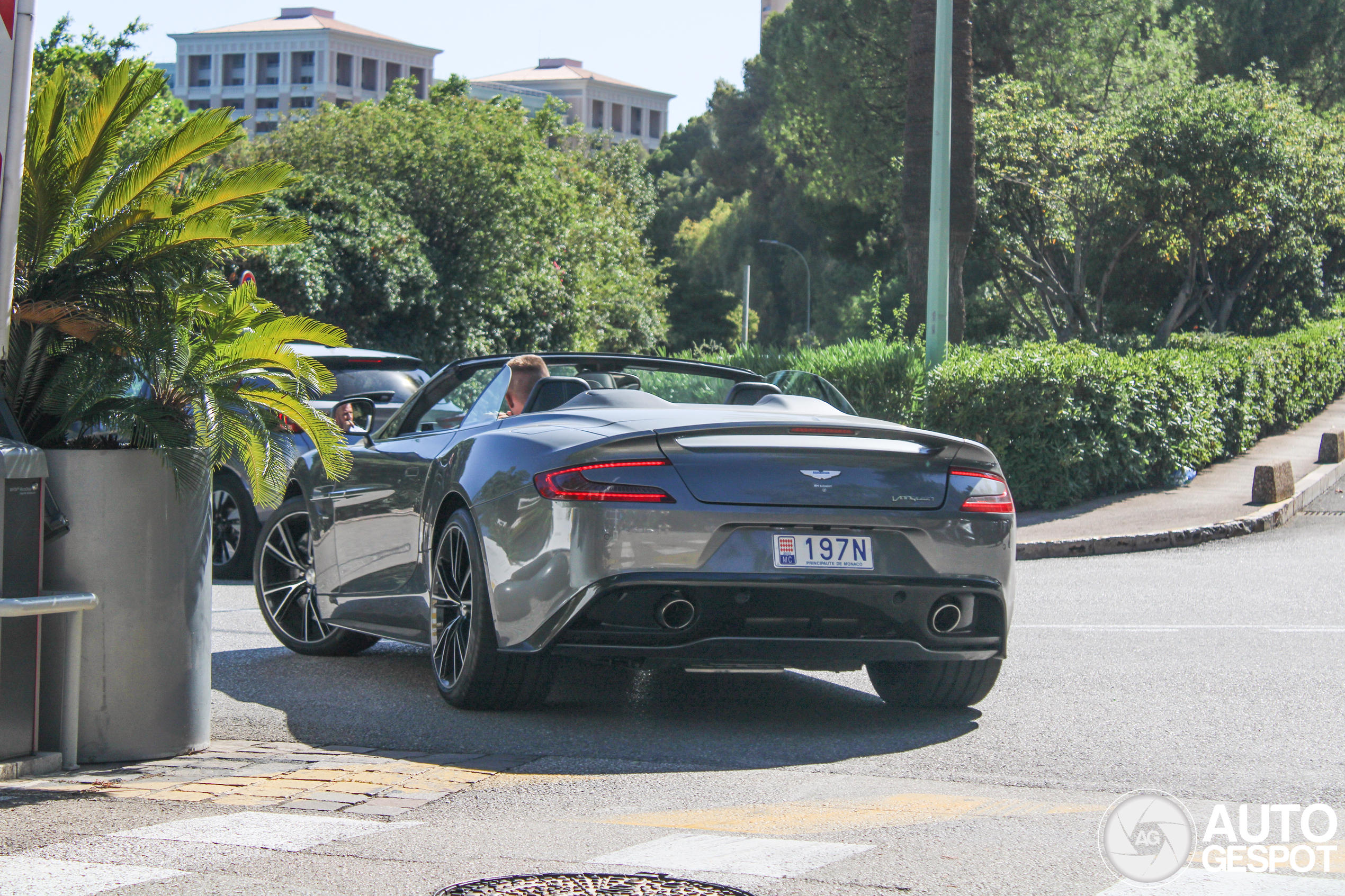 Aston Martin Vanquish Volante