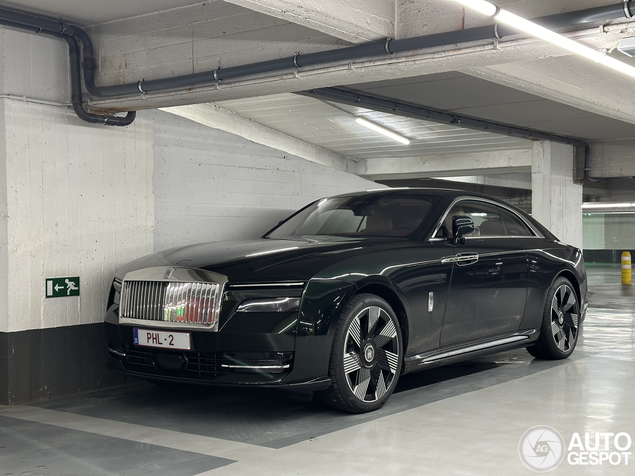 We kijken hier naar de eerste Rolls-Royce Spectre van België
