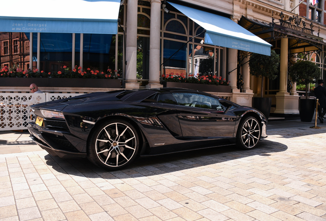 Lamborghini Aventador S LP740-4 Roadster