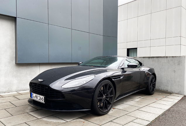 Aston Martin DB11 V8