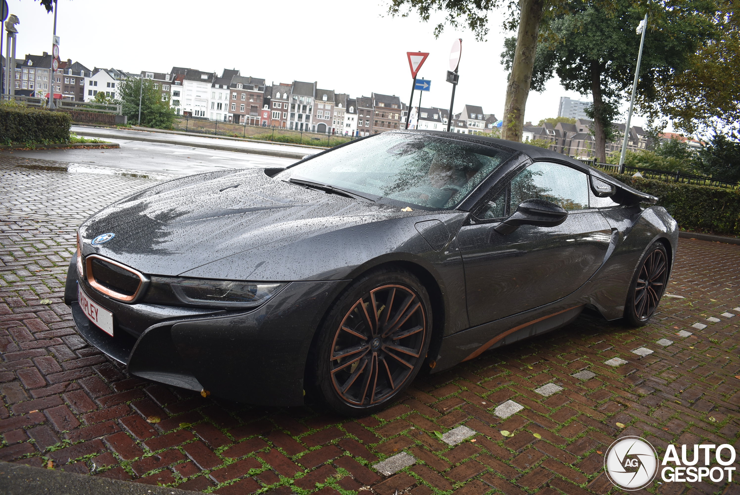 BMW i8 Roadster Ultimate Sophisto Edition