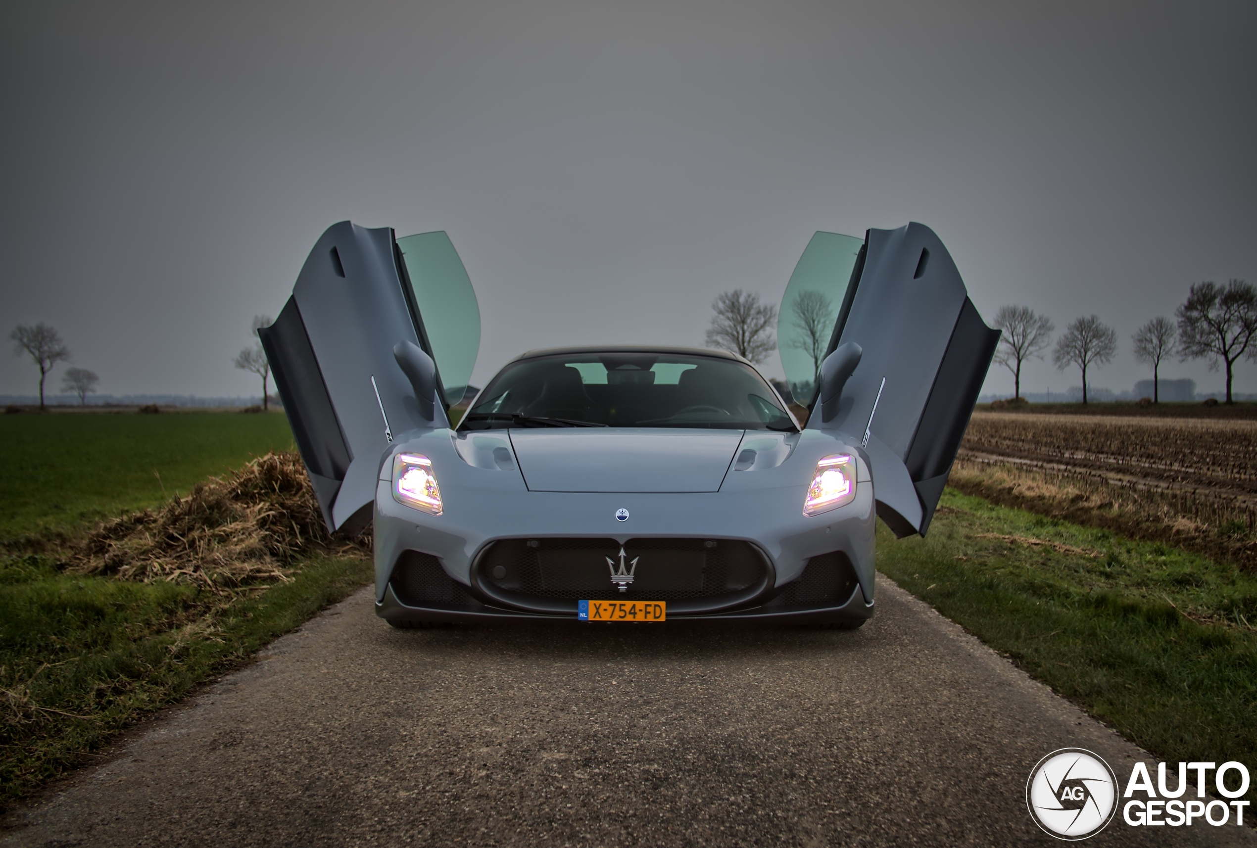 Hier präsentieren sich faszinierende Aufnahmen des Maserati MC20.