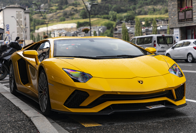 Lamborghini Aventador S LP740-4