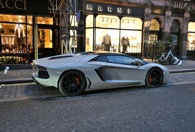 Lamborghini Aventador LP700-4 Roadster