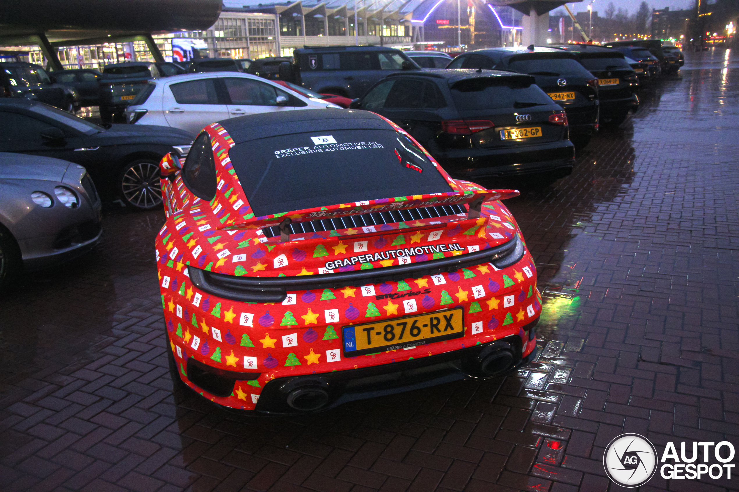 The Santa Claus is driving a Porsche 992 Turbo S this year.