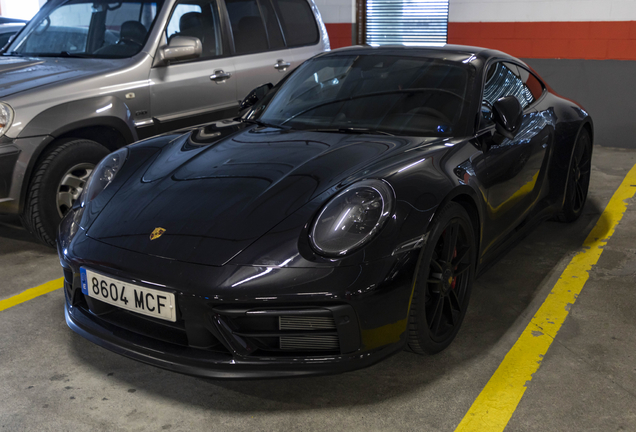 Porsche 992 Carrera 4 GTS