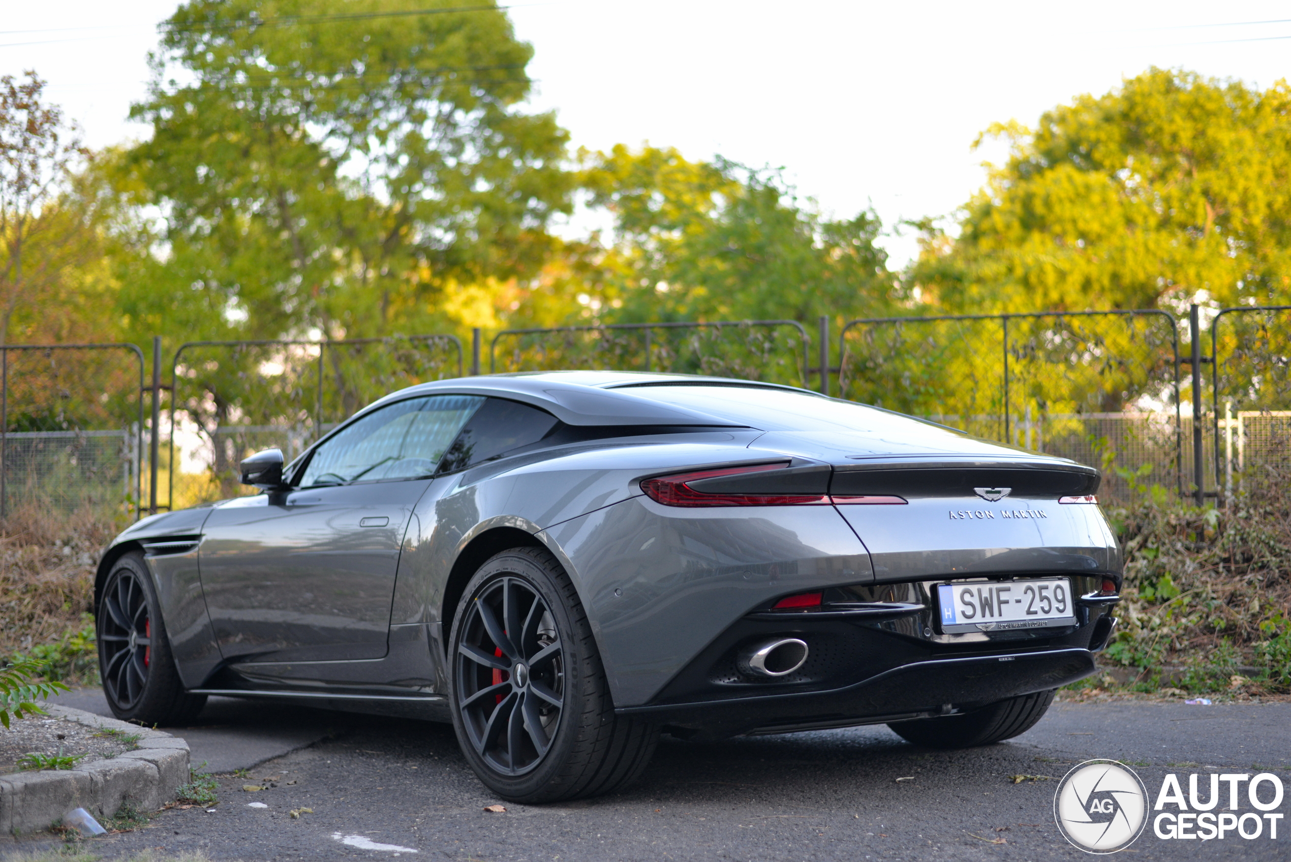 Aston Martin DB11 V8