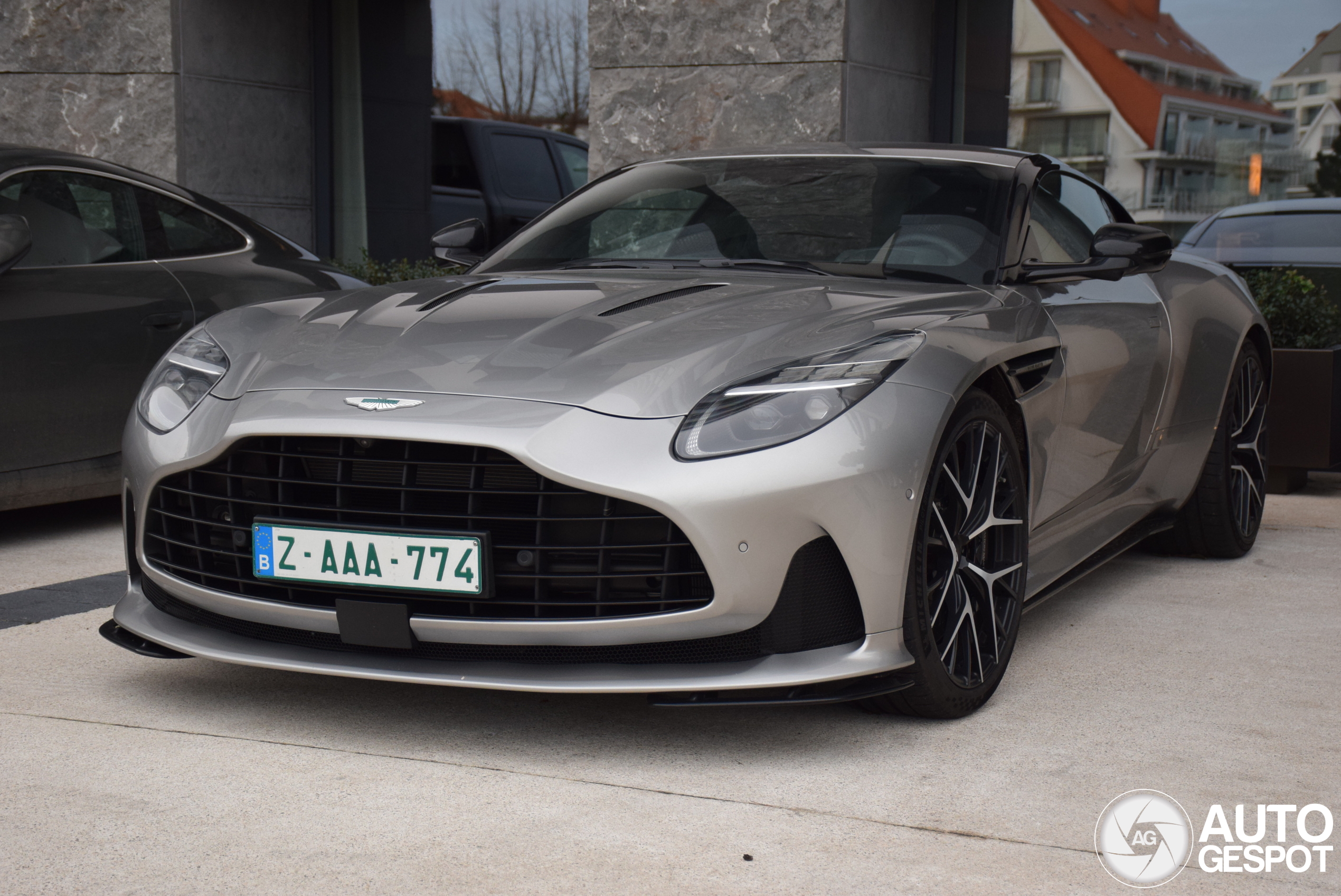 Aston Martin DB12