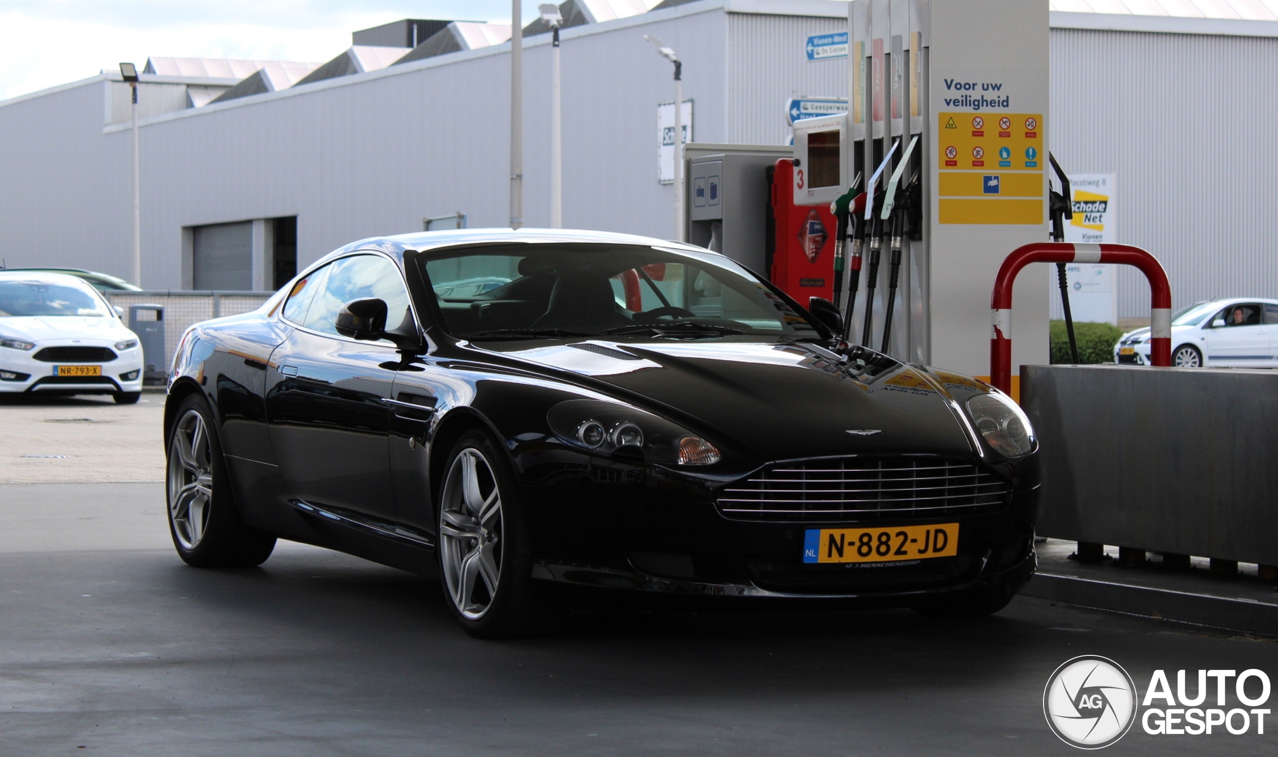 Aston Martin DB9