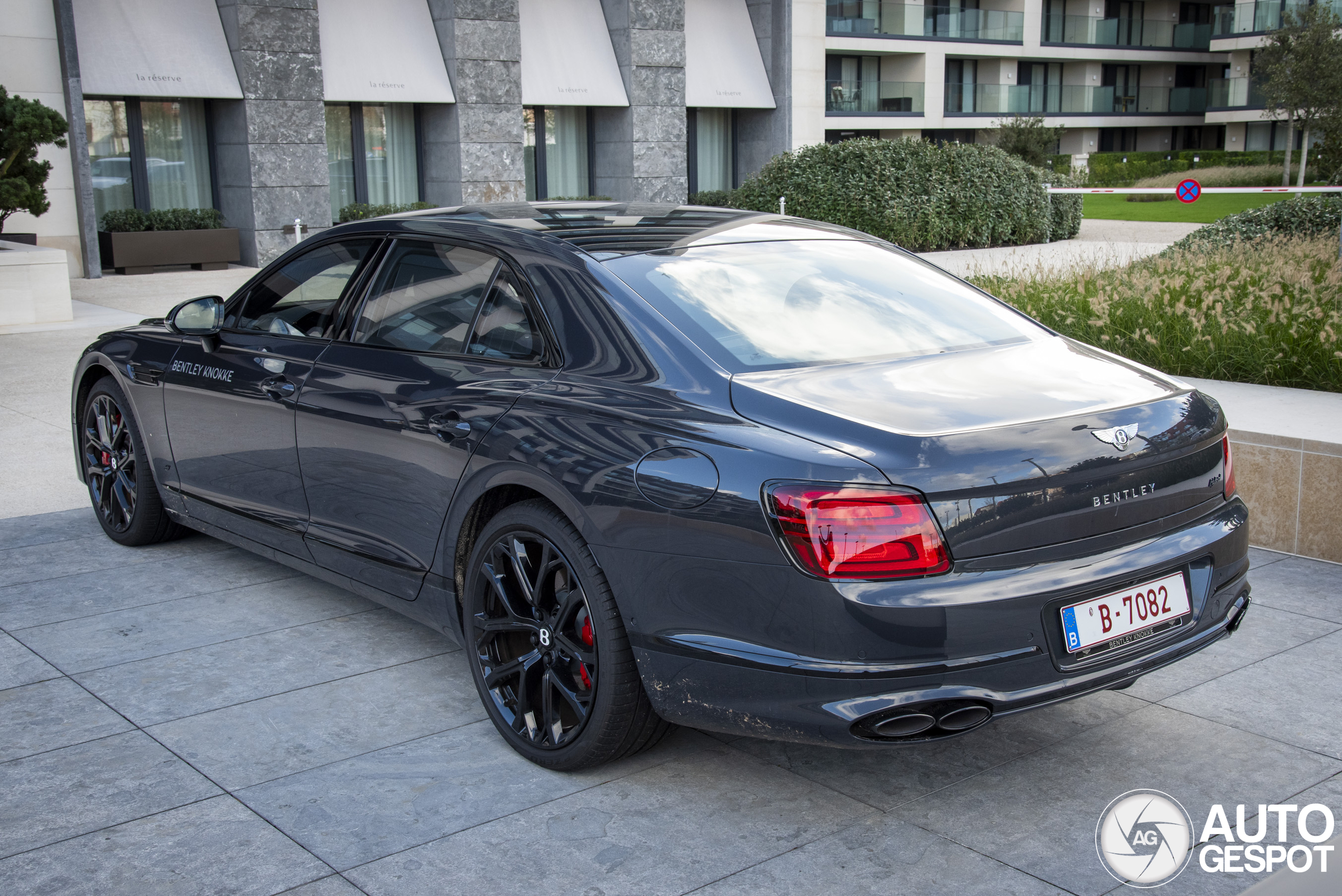 Bentley Flying Spur Hybrid S