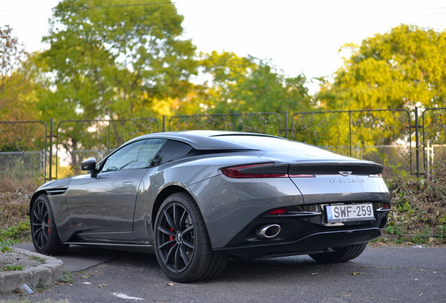 Aston Martin DB11 V8