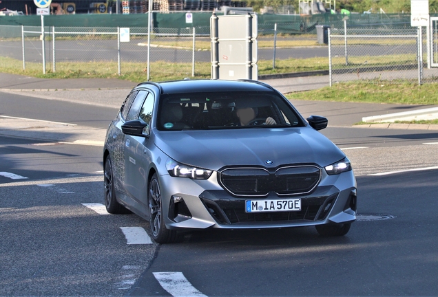 BMW i5 Touring G61