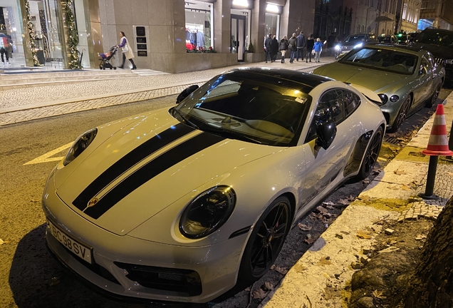 Porsche 992 Carrera 4 GTS