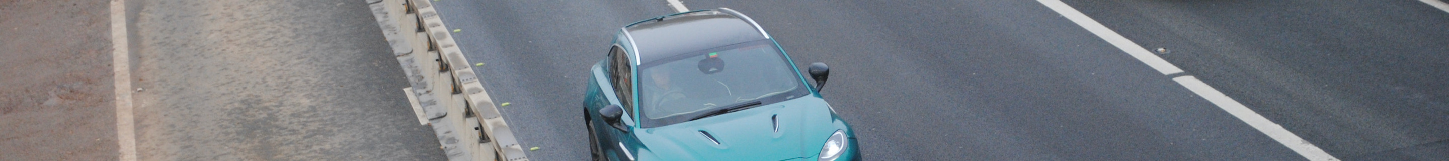 Aston Martin DBX Hybrid
