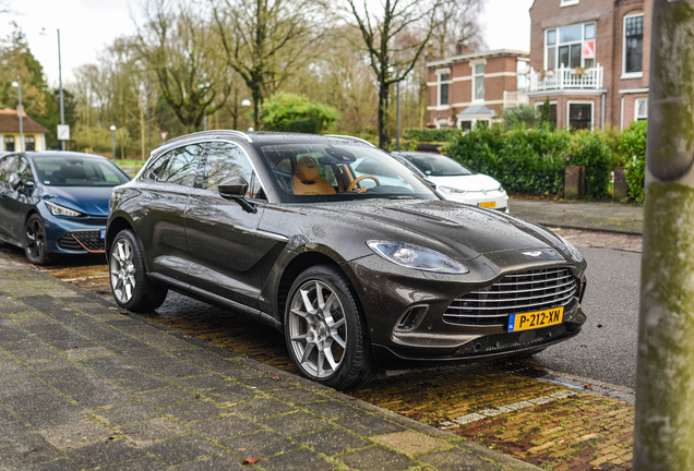 Aston Martin DBX