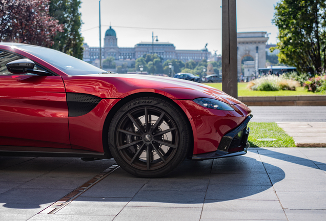 Aston Martin V8 Vantage 2018