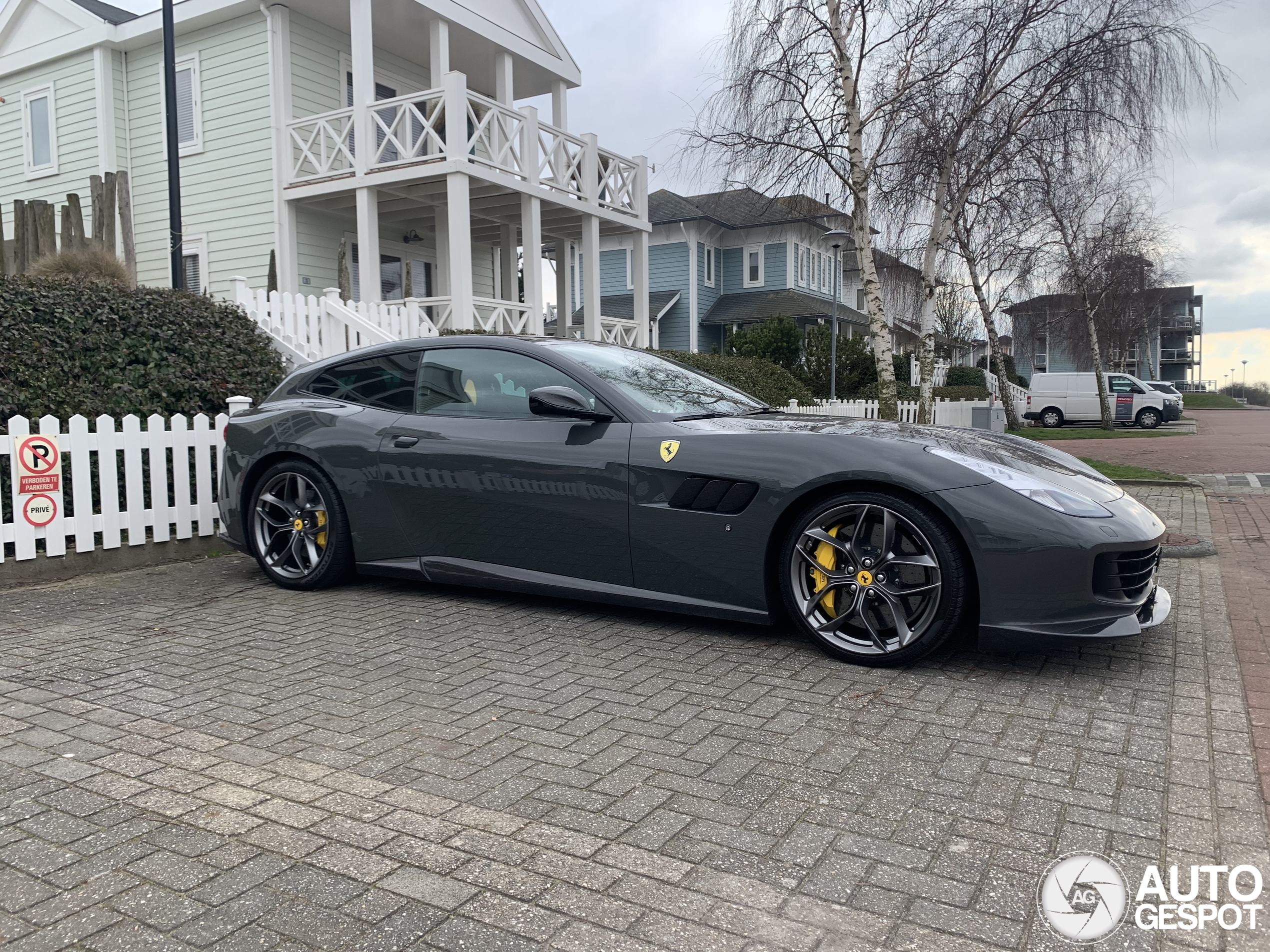 Ferrari GTC4Lusso Novitec Rosso