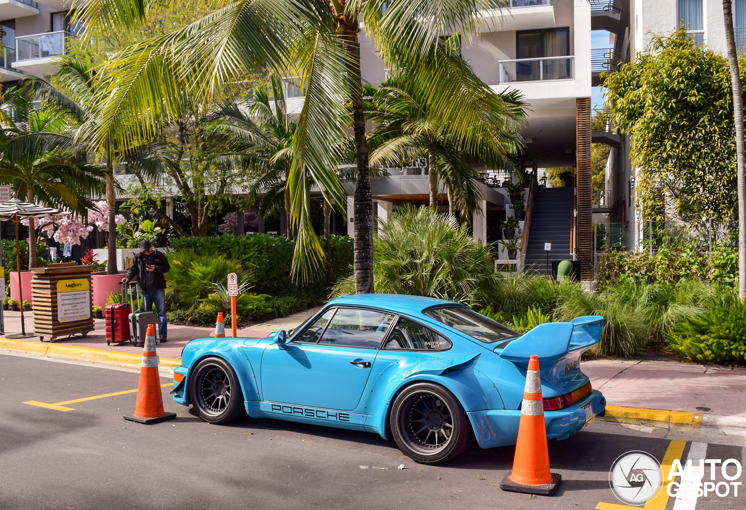 Porsche 964 Turbo Rauh-Welt Begriff - 12 December 2023 - Autogespot