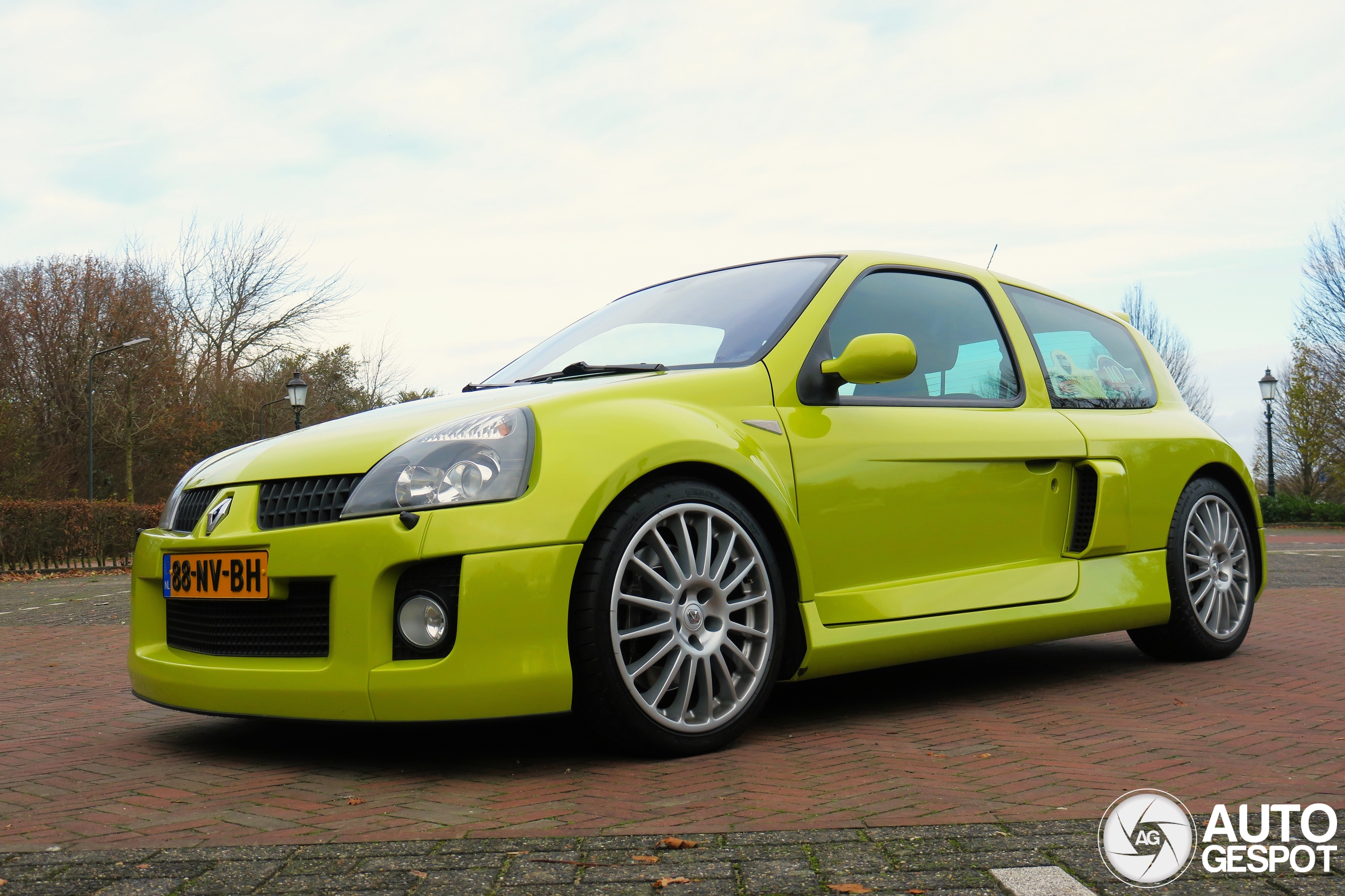 The famous Clio V6