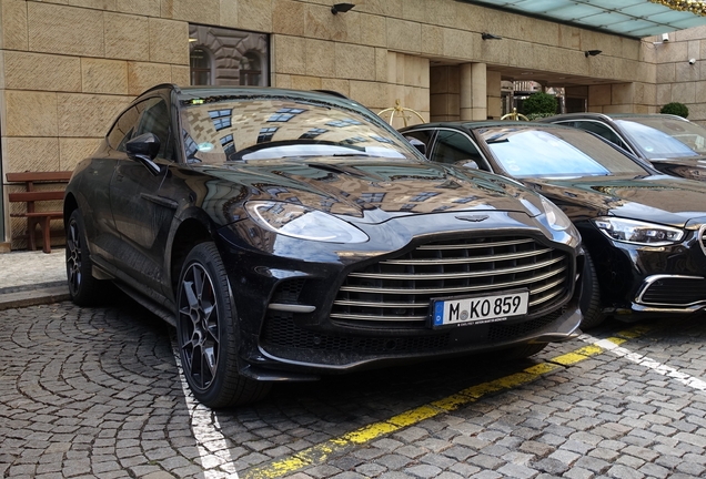 Aston Martin DBX707