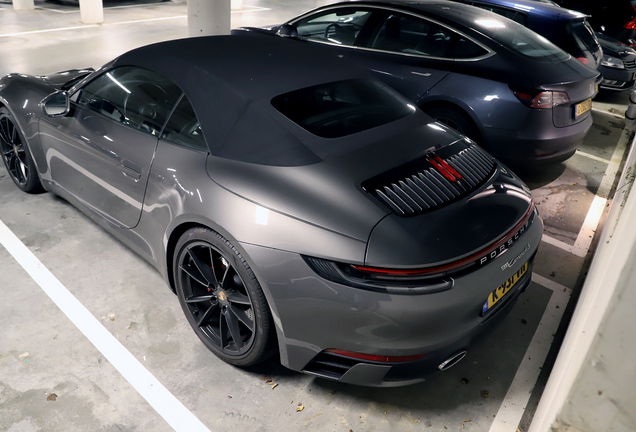 Porsche 992 Carrera 4S Cabriolet