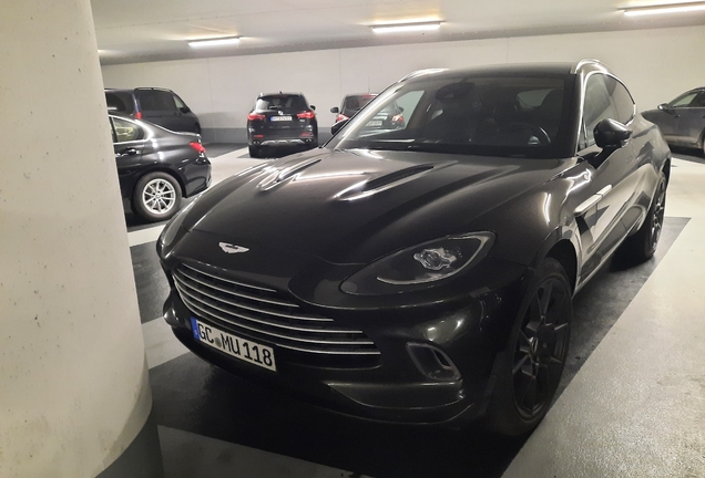 Aston Martin DBX