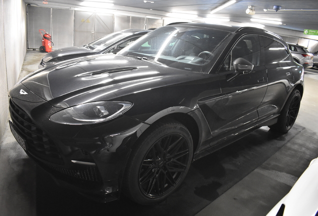 Aston Martin DBX707