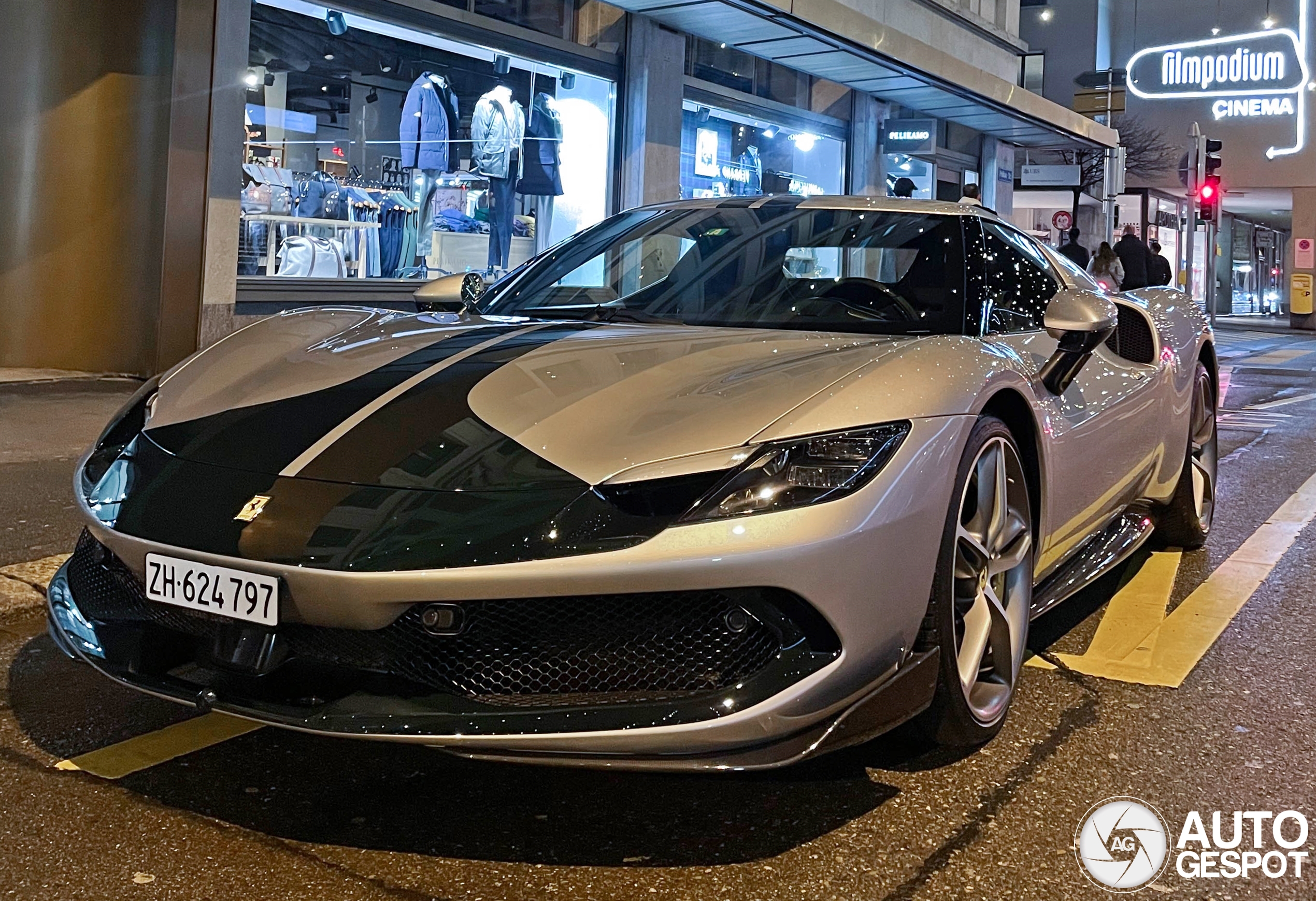 Ein atemberaubender Ferrari 296 GTB taucht in Zürich auf.