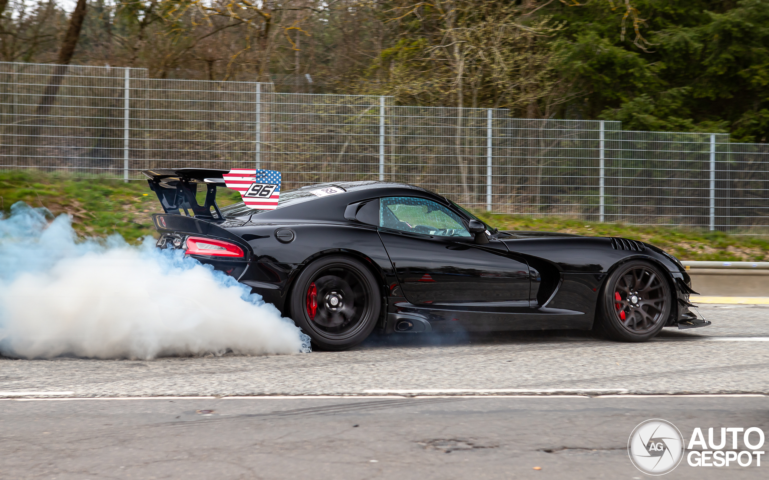 This is how you should drive around with a Viper!