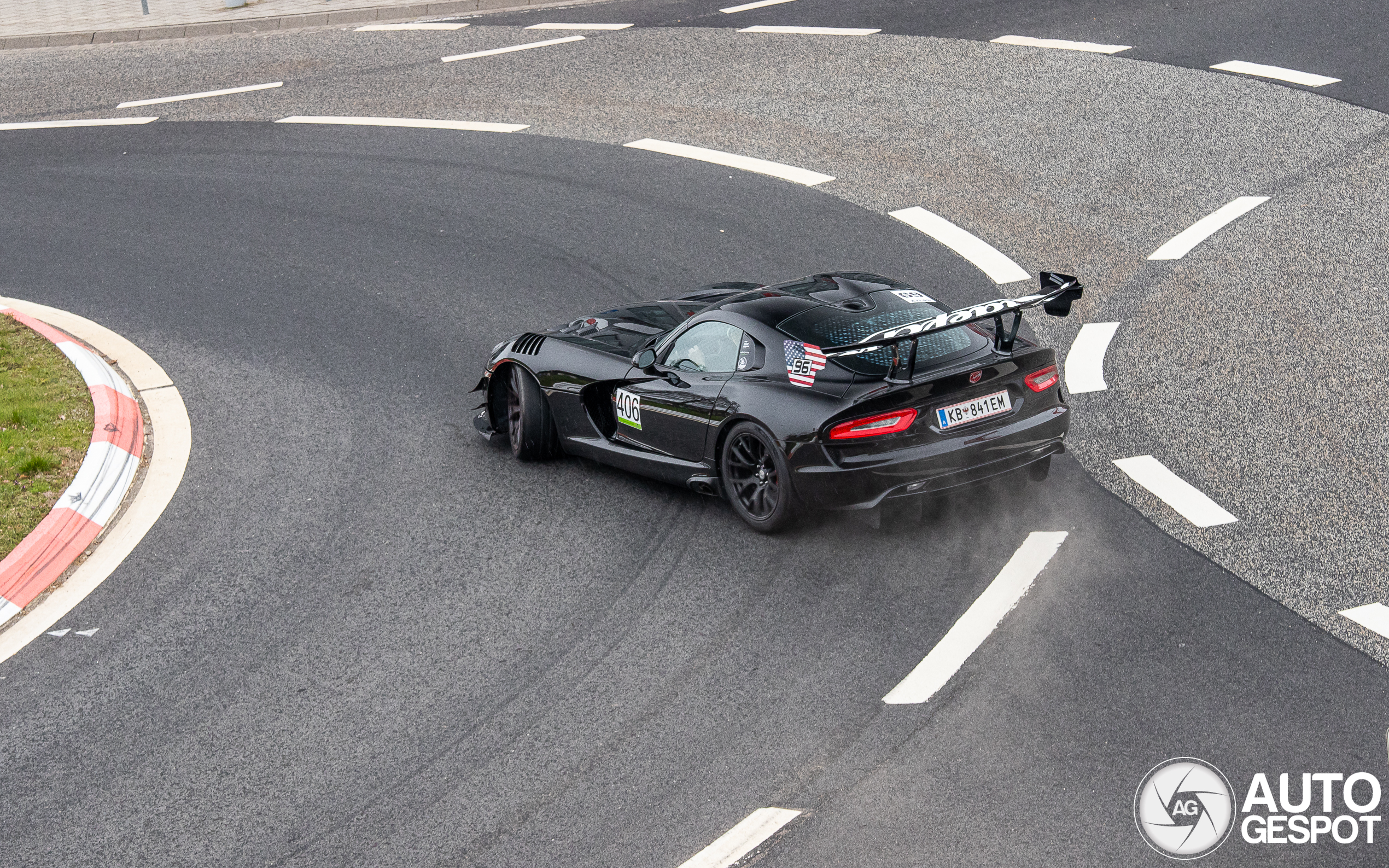 This is how you should drive around with a Viper!