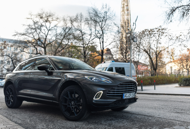 Aston Martin DBX