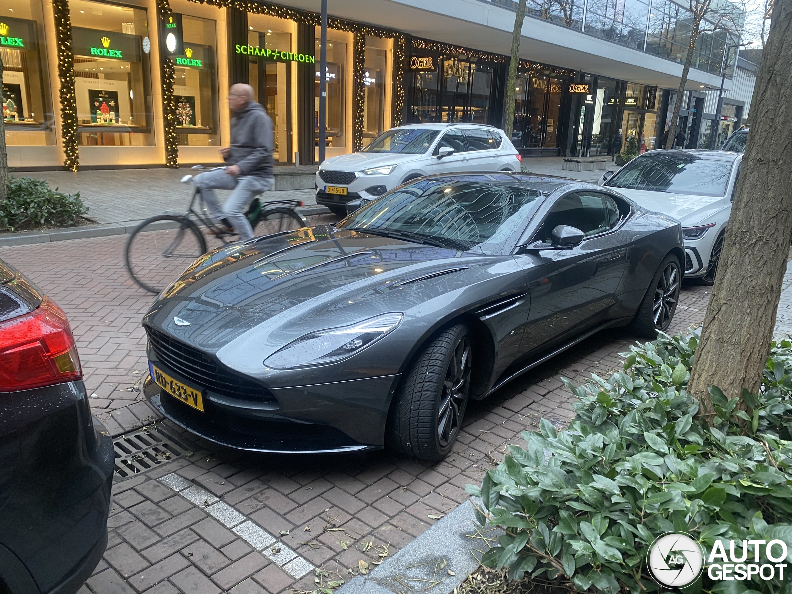 Aston Martin DB11