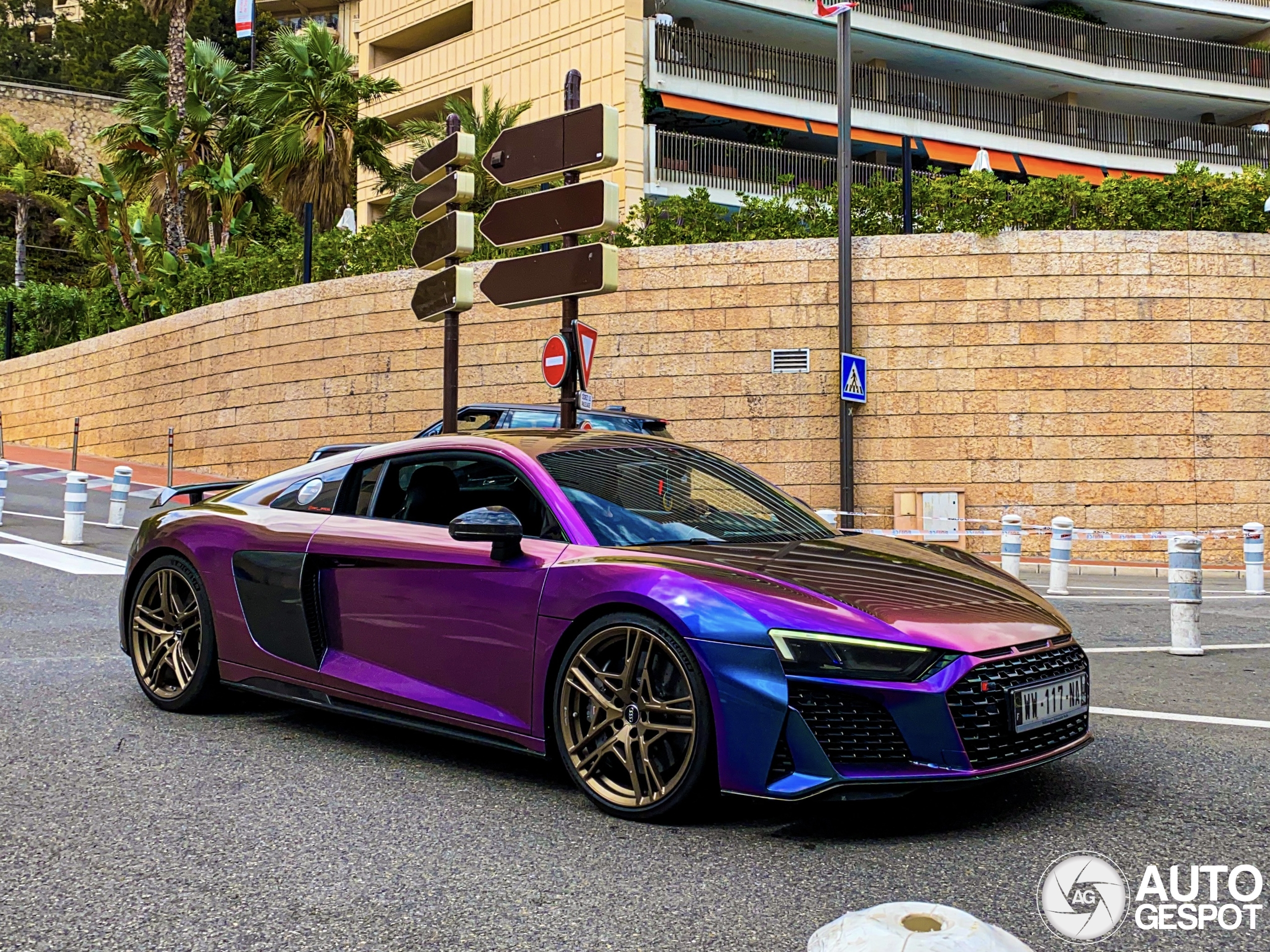 Audi R8 valt op in Monaco