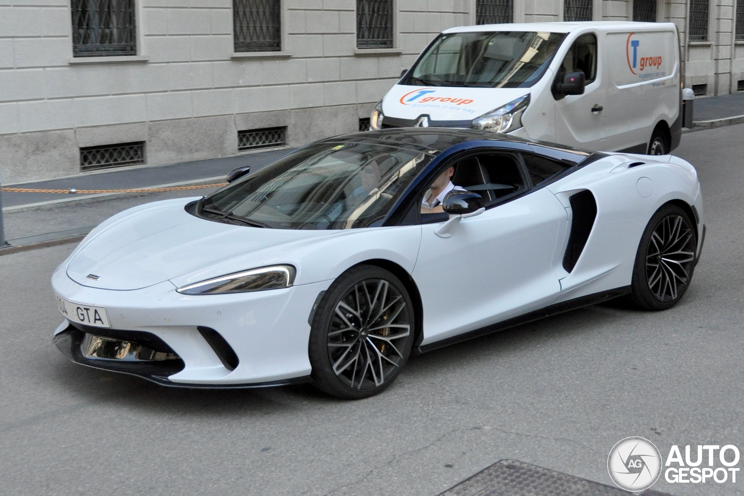 McLaren GT