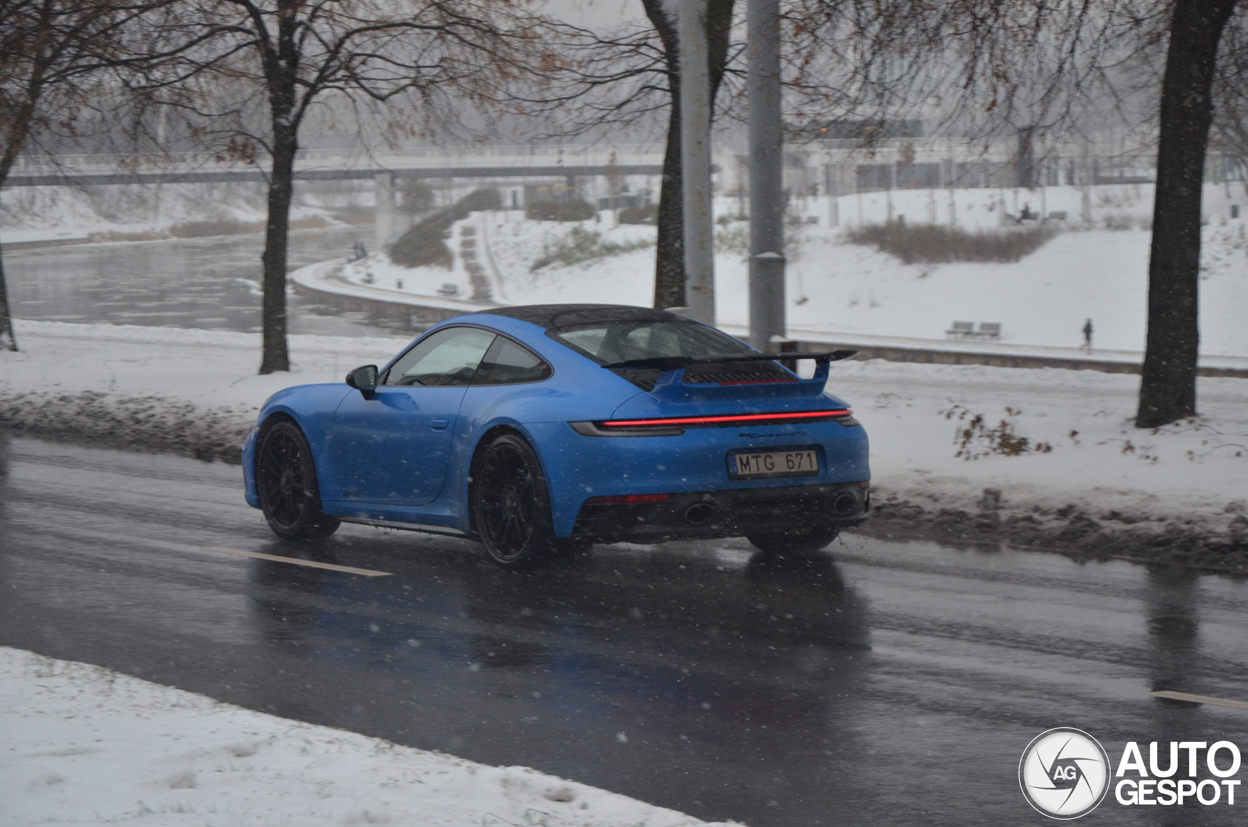 Porsche 992 Carrera 4 GTS