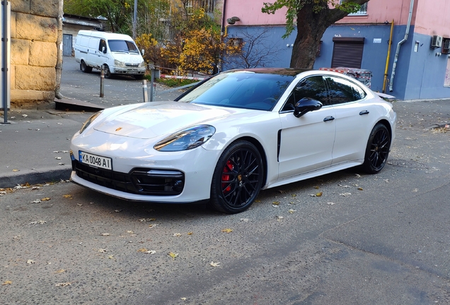 Porsche 971 Panamera Turbo