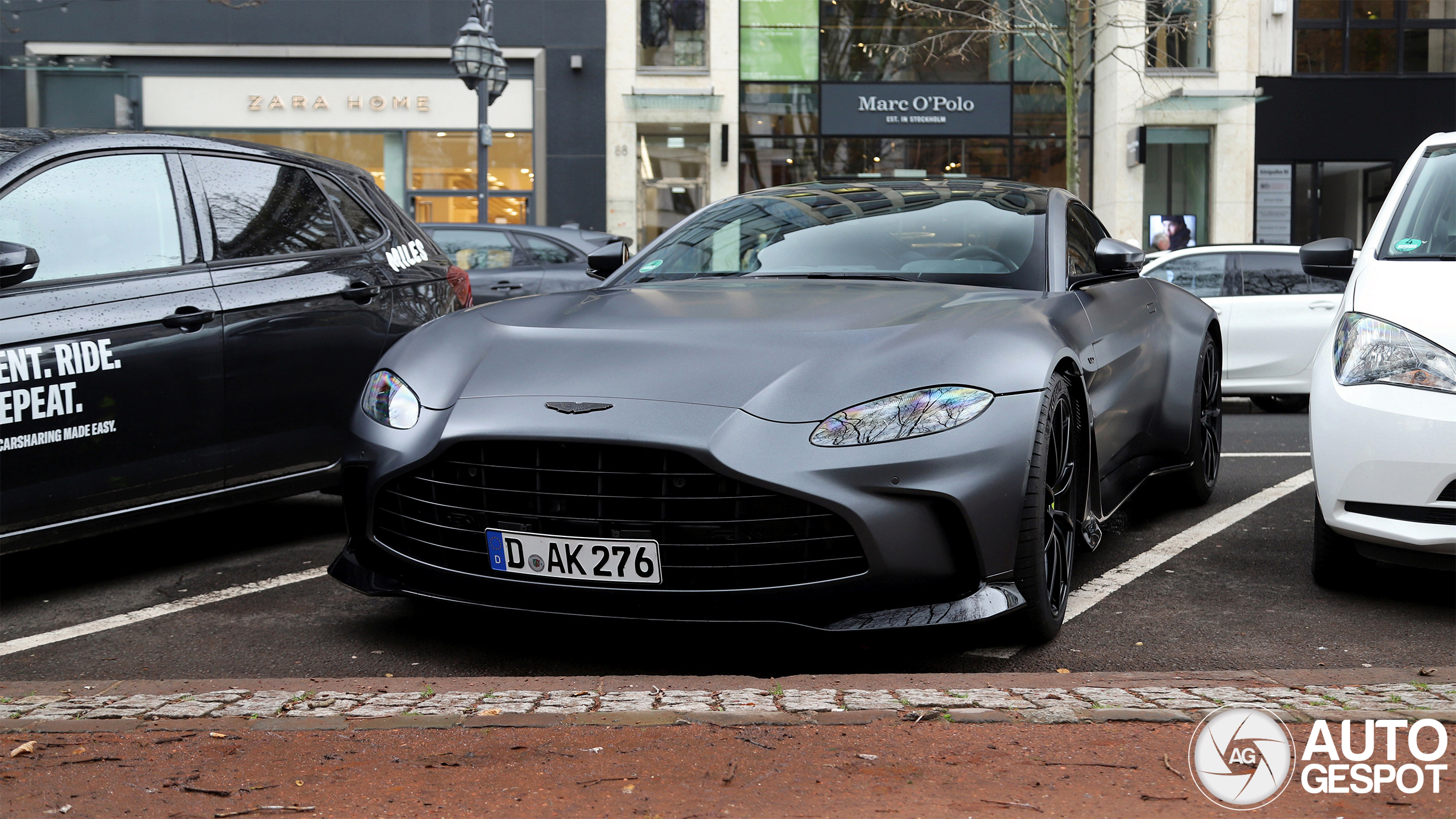 Aston Martin V12 Vantage 2023