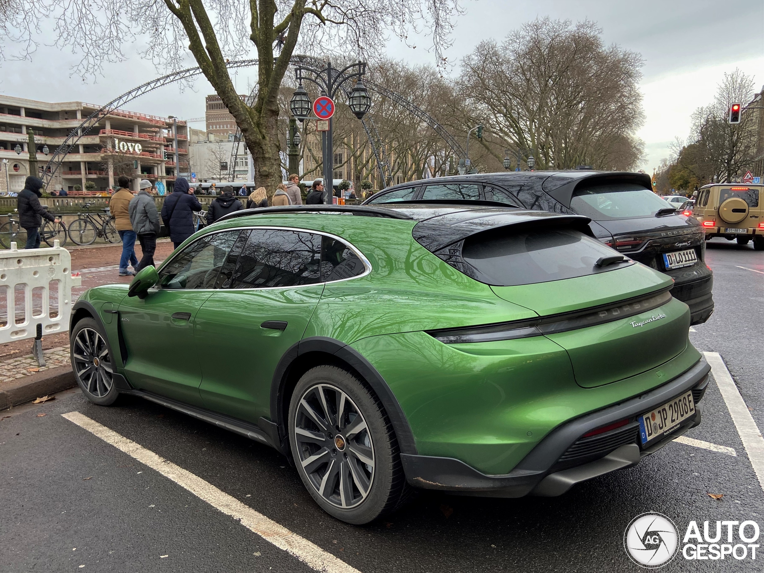 Porsche Taycan Turbo Cross Turismo