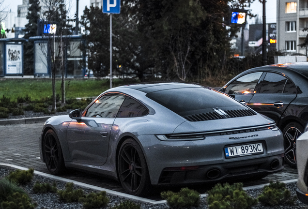 Porsche 992 Carrera 4 GTS