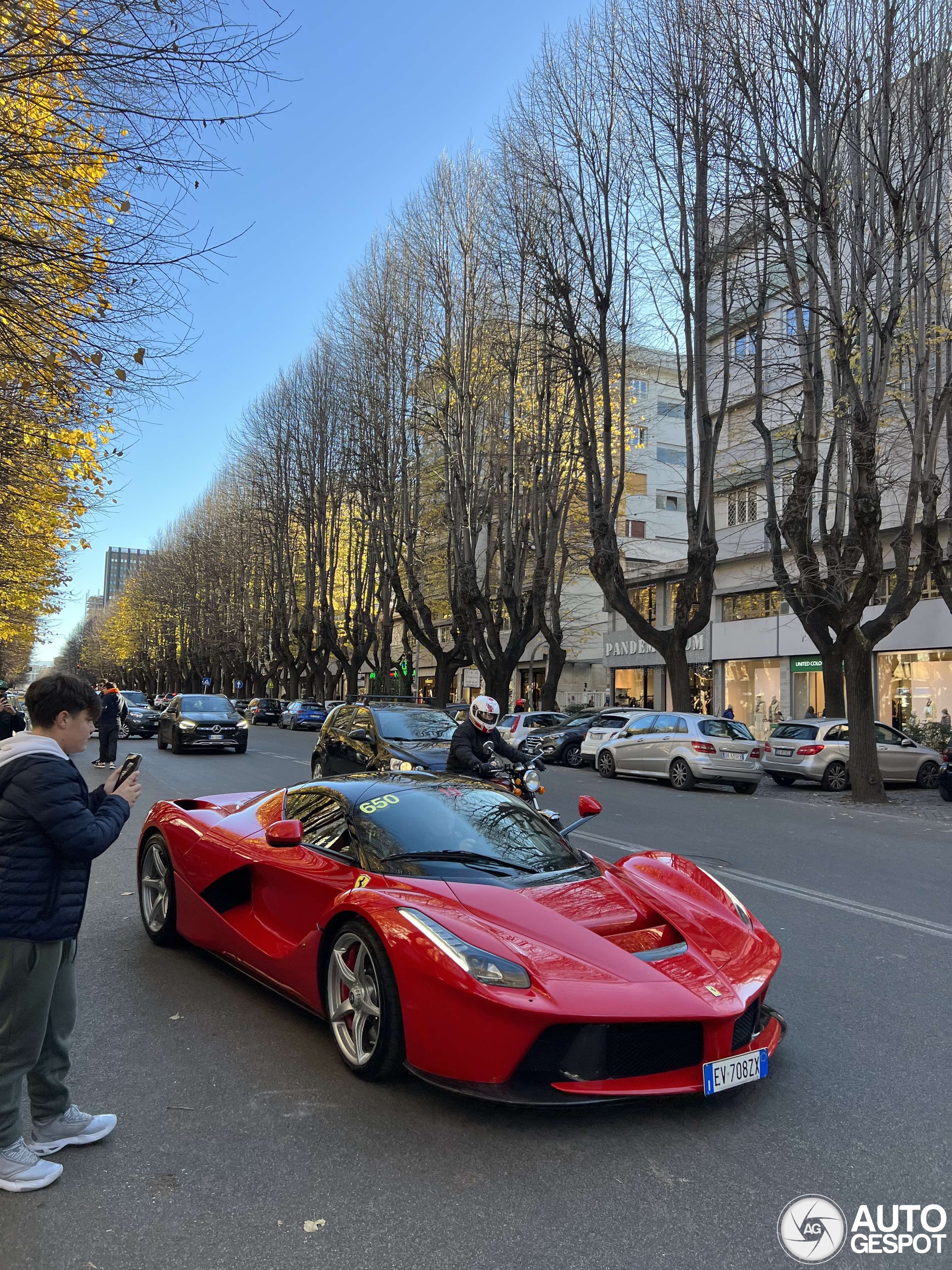 Das ist der allererste Ferrari LaFerrari in Rom.