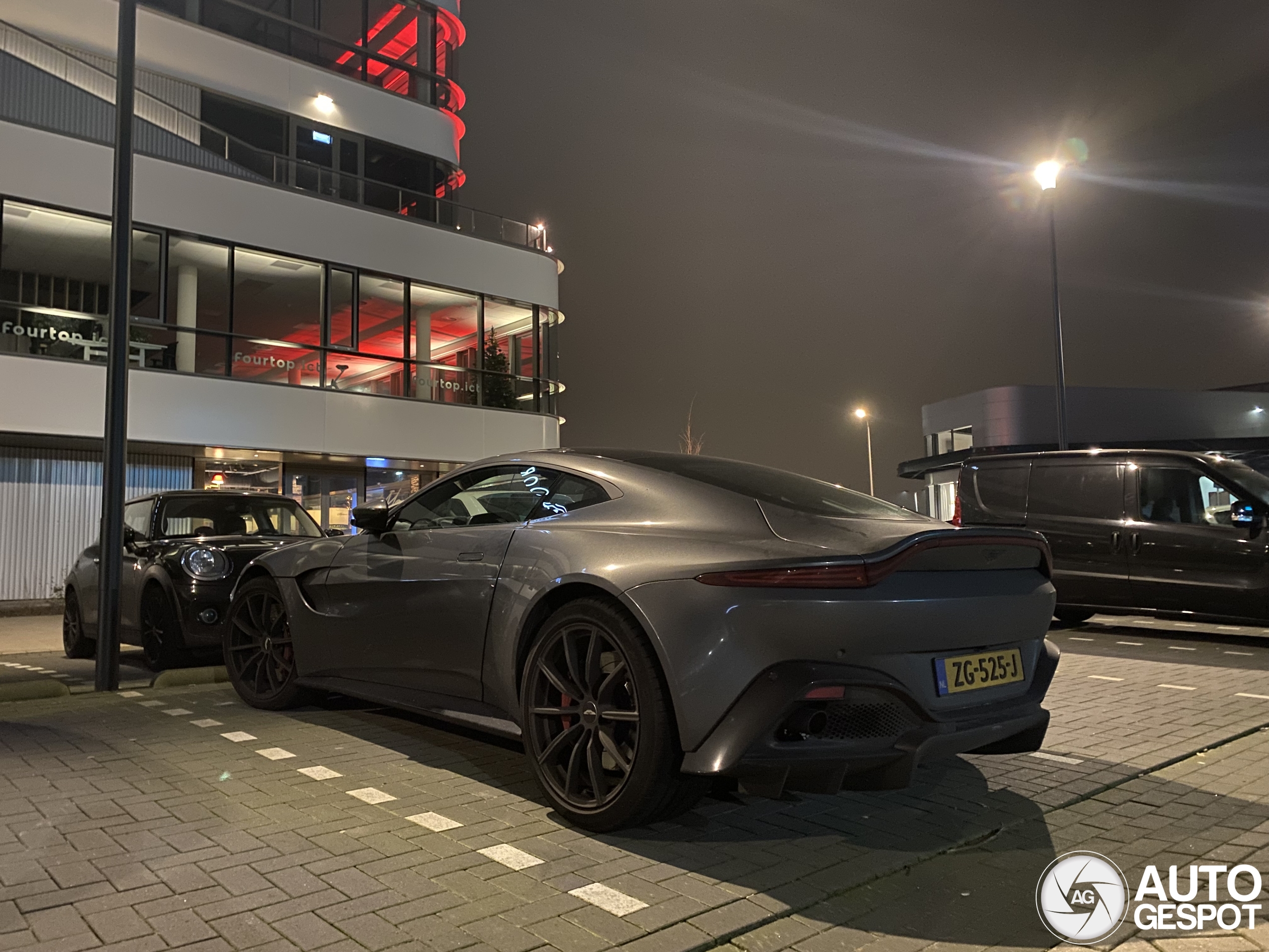 Aston Martin V8 Vantage 2018