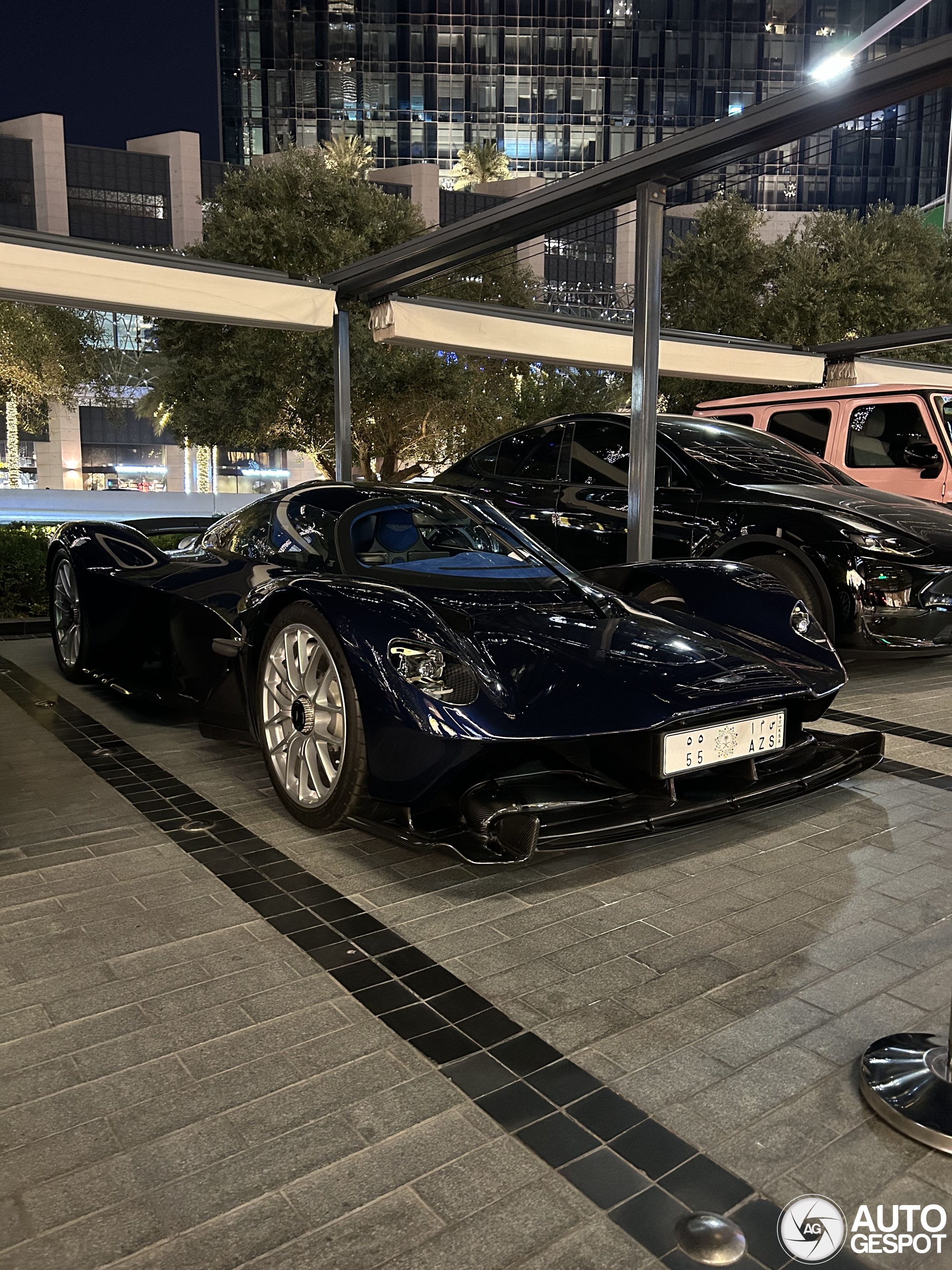 De eerste Aston Martin Valkyrie van Dubai is een feit
