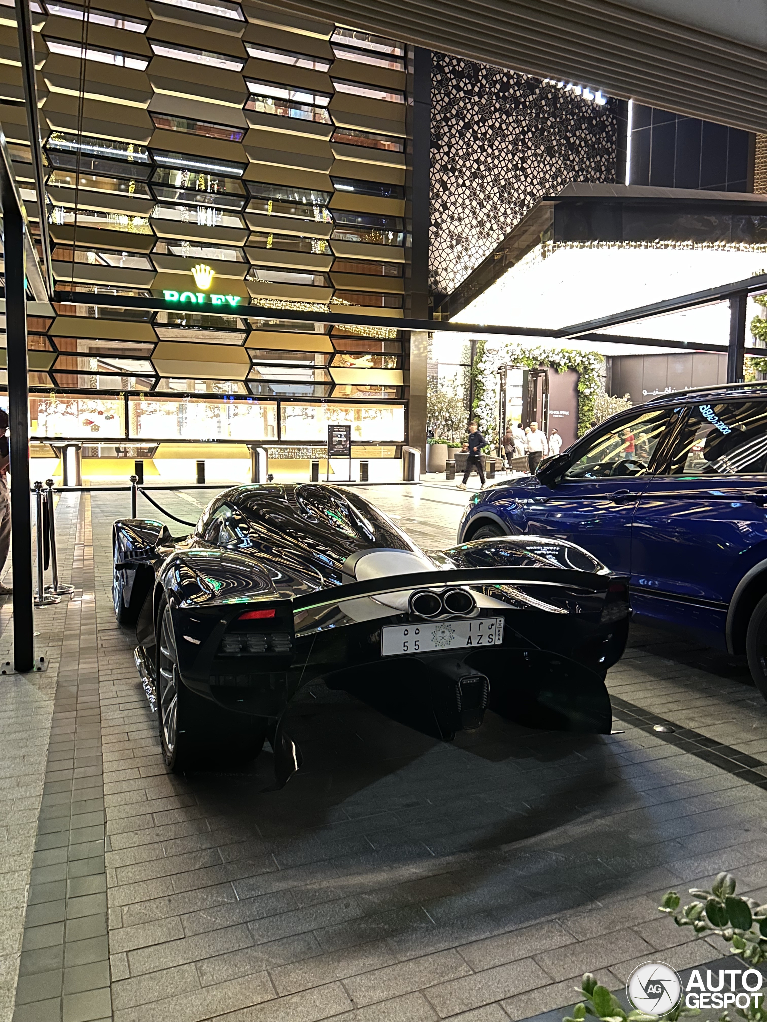 De eerste Aston Martin Valkyrie van Dubai is een feit