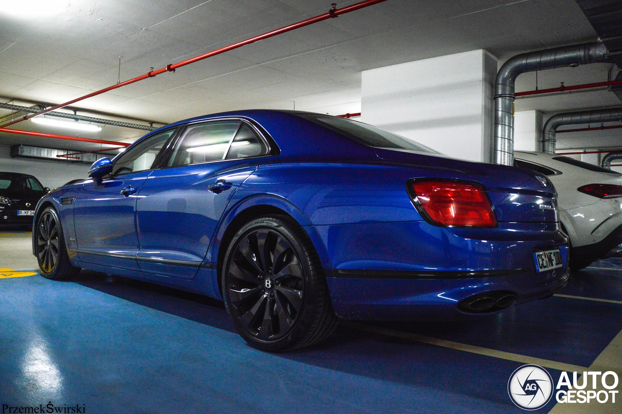 Bentley Flying Spur V8 Azure