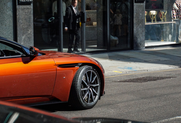 Aston Martin DB11